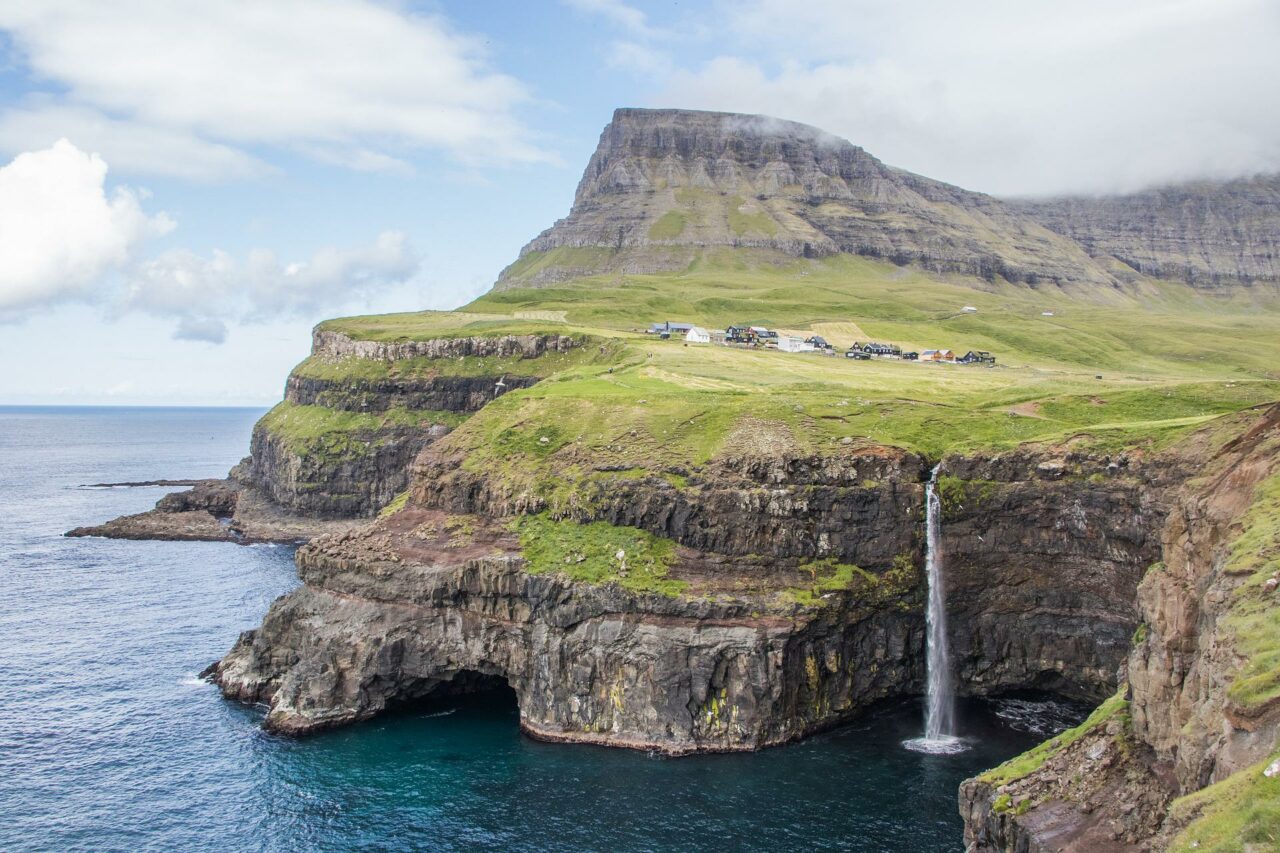 Vakkert naturlandskap på Færøyene