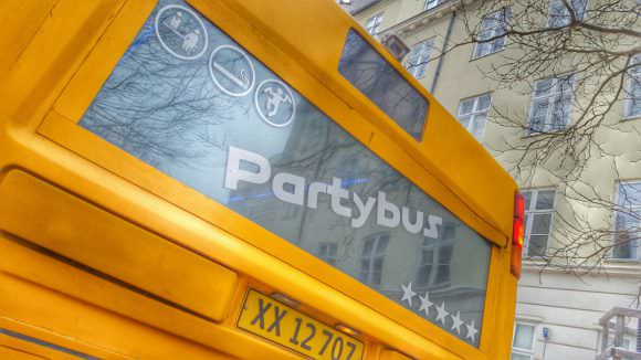 Gul partybuss i København