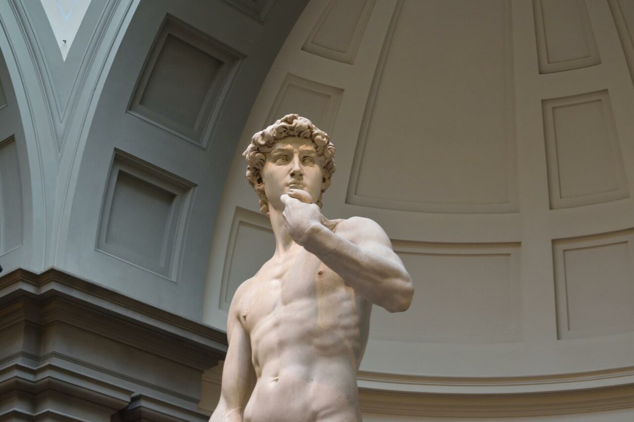 Nærbilde av skulpturen David