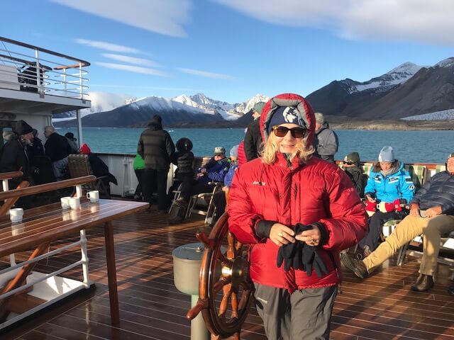 Anne Lise på dekk på Hurtigruten