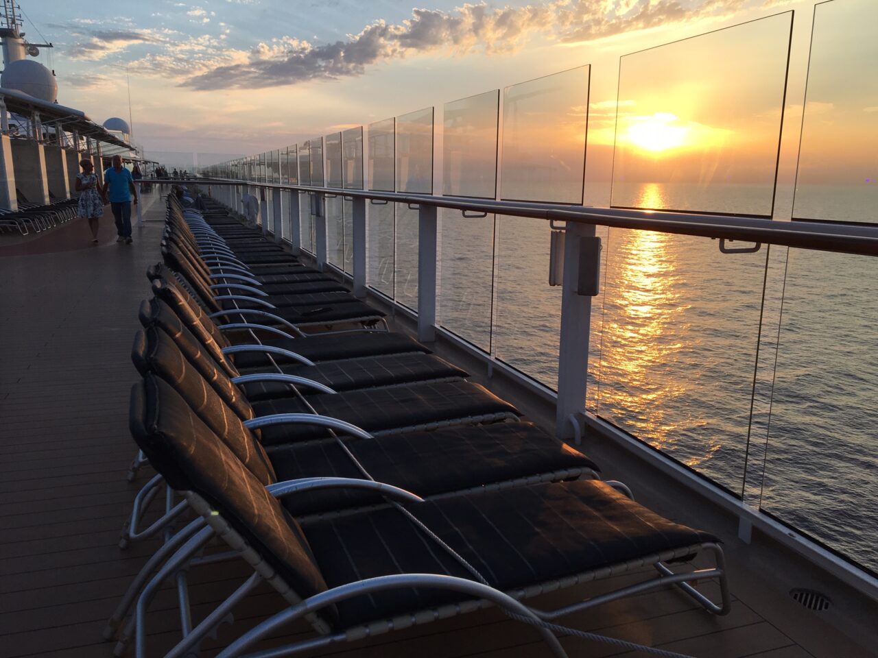 Solnedgang om bord på skipet Celebrity Reflection
