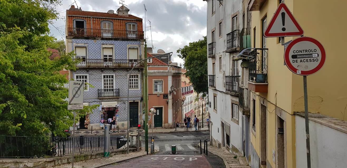 Den sjarmerende gamlebyen Alfama, Lisboa, Portugal
