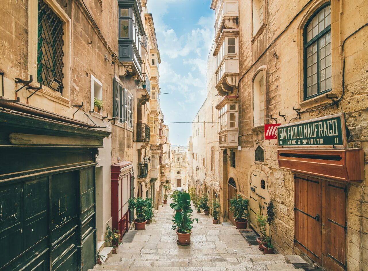 En av de mange hyggelige gatene i Valletta, Malta