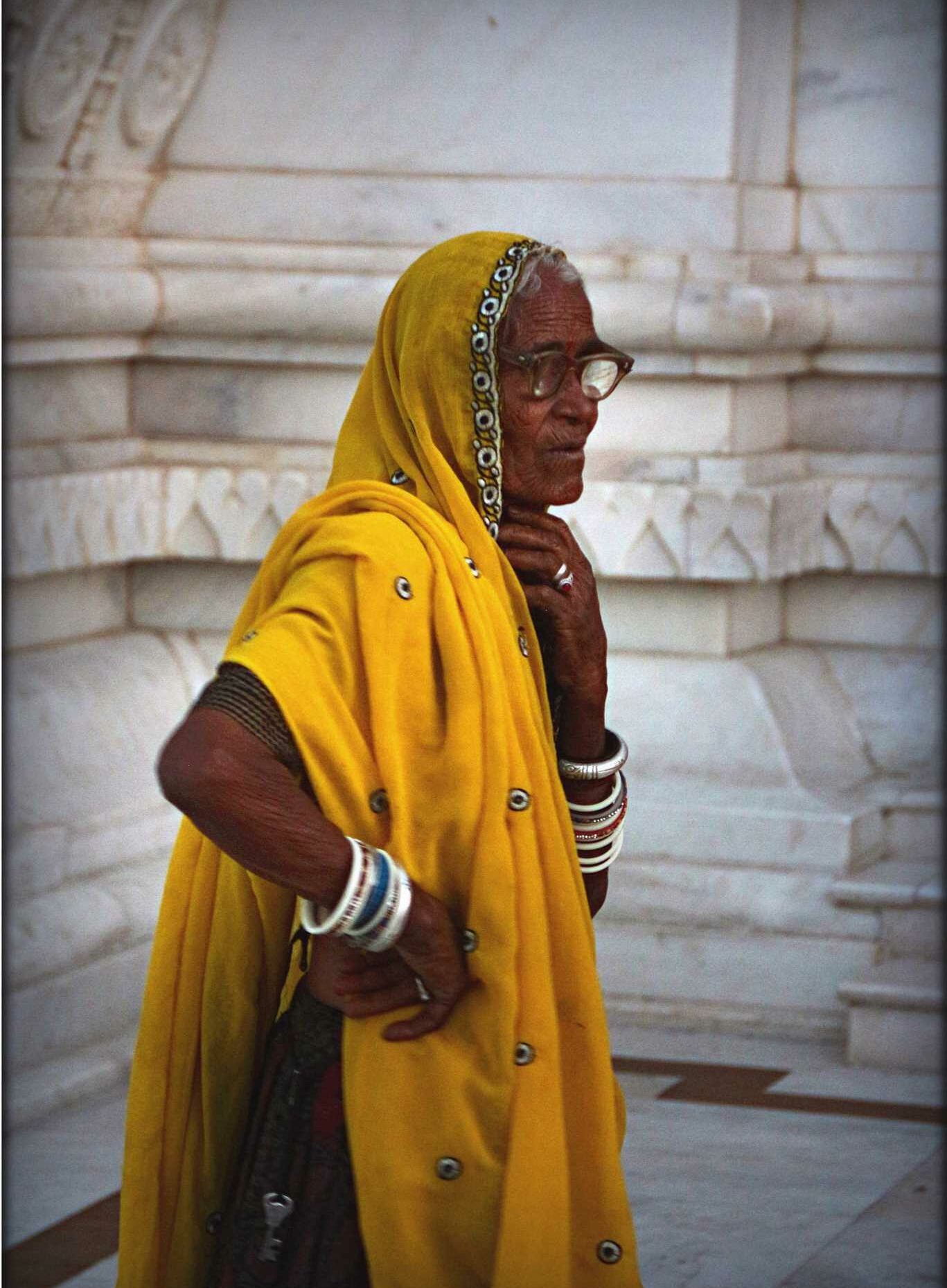 Vakker gammel kvinne i India
