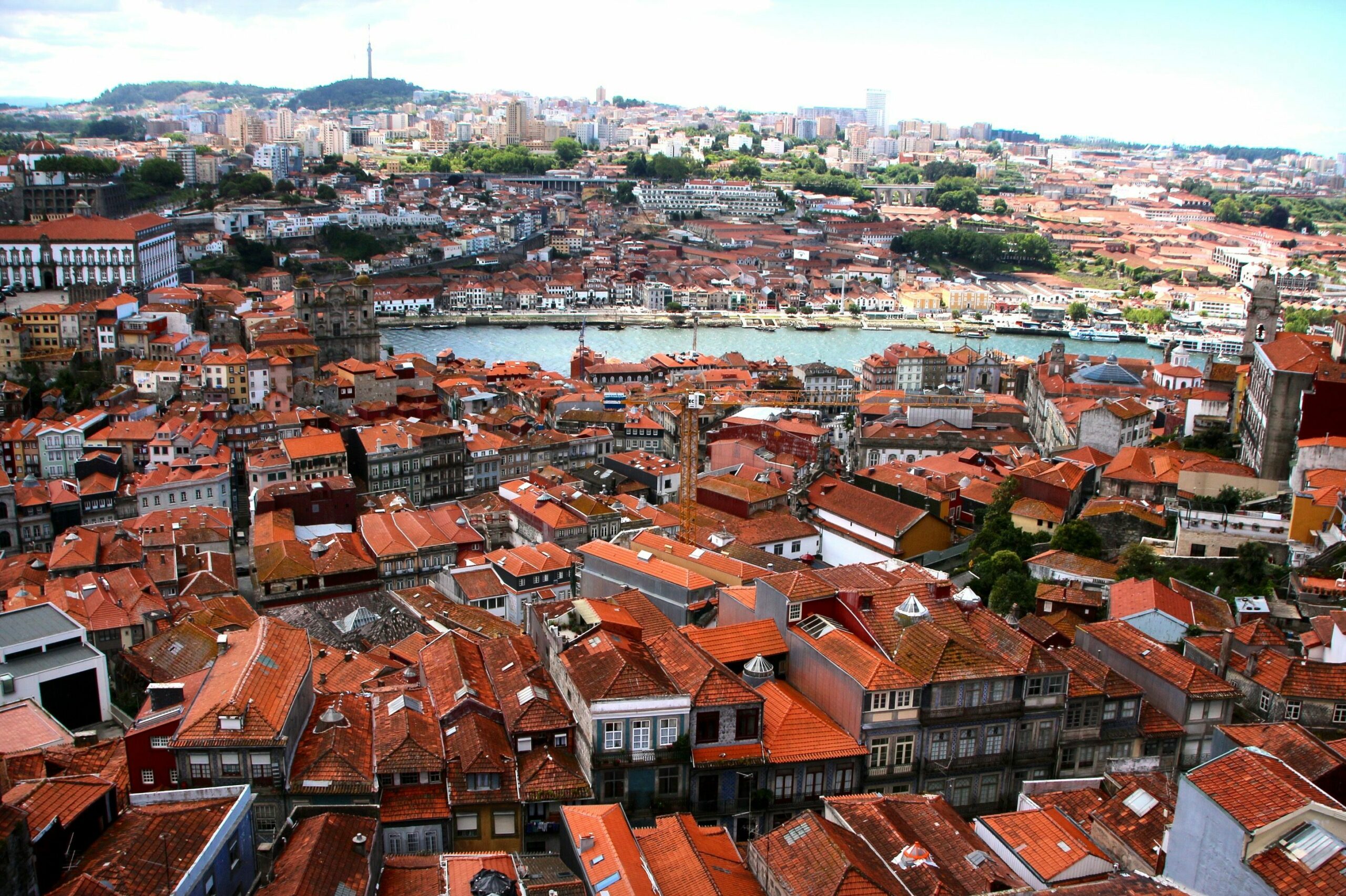 Mange røde tak i Porto
