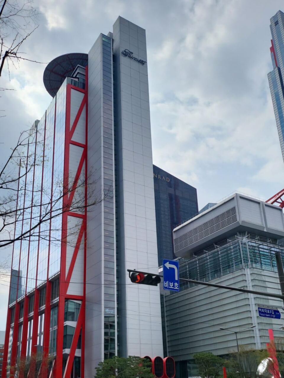 Moderne skyskraper i glass. Foto