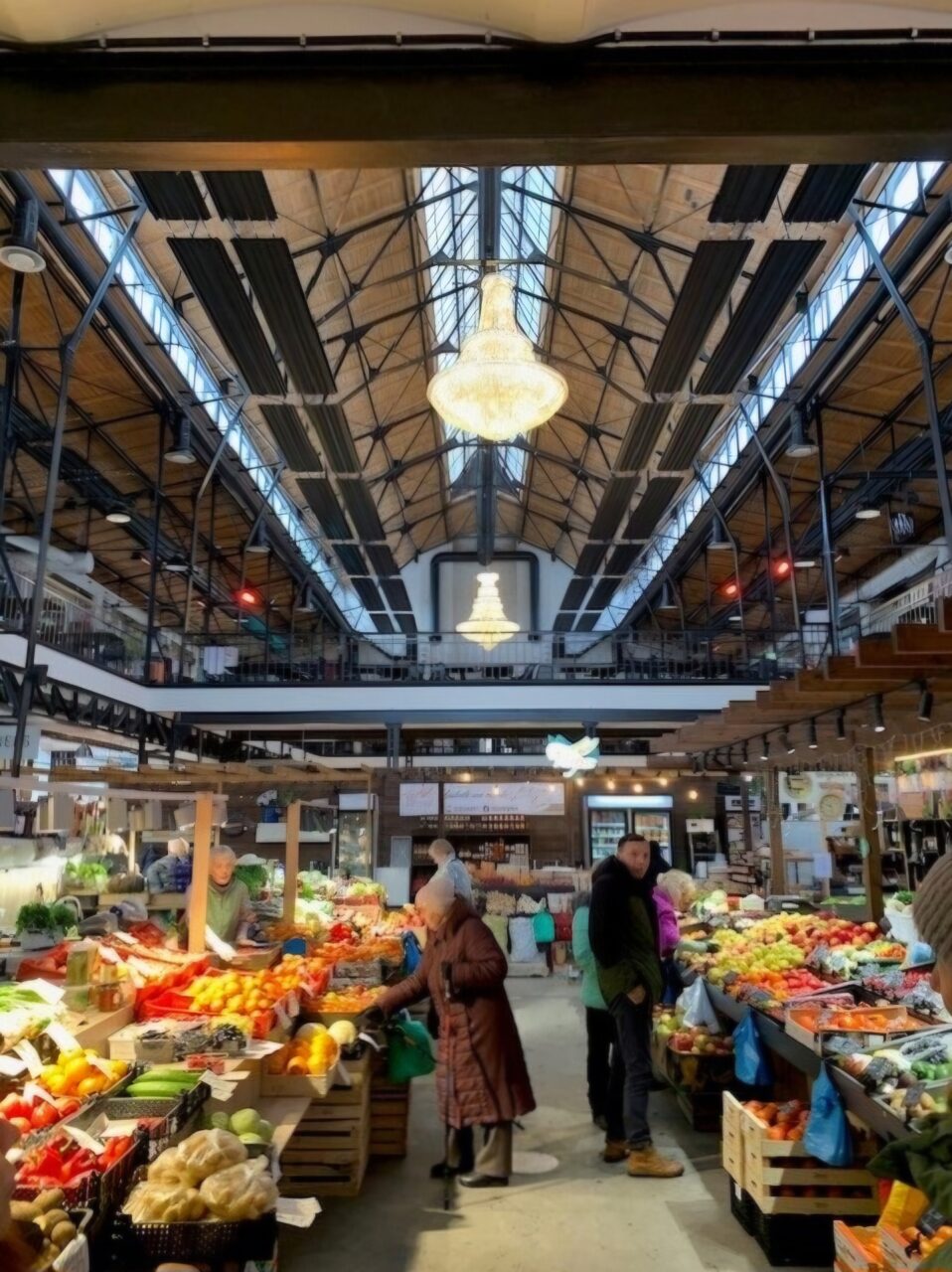Boder på marked med grønnsaker og frukt. Foto