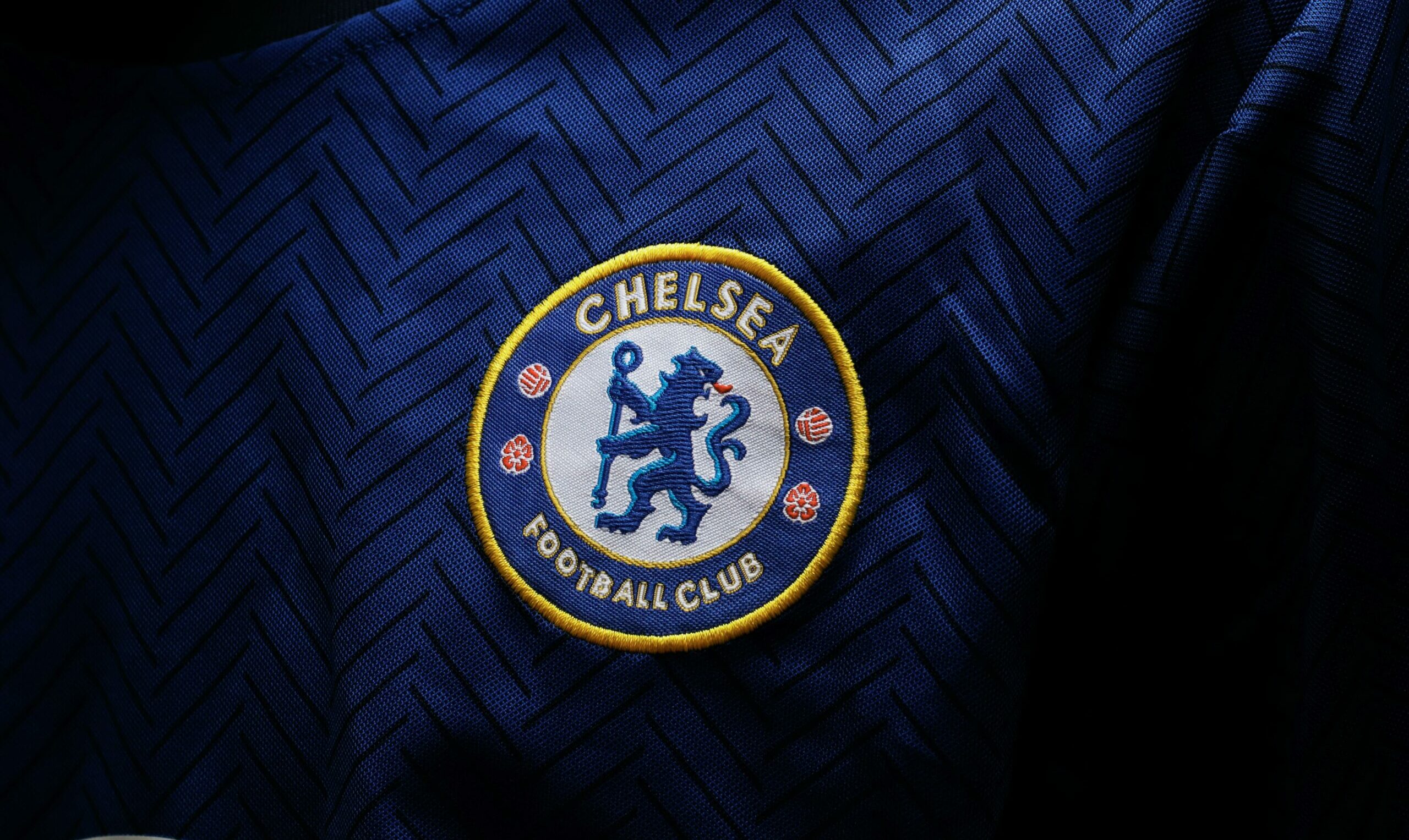 Fotballdrakt med Chelsea-logo på. Foto